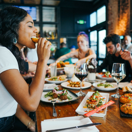 How to Enjoy Restaurants and Parties While Losing Weight